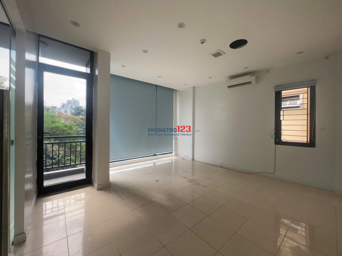 Cho thuê nhà mặt phố Nguyễn Đình Hoàn - Mặt phố kinh doanh - 5.5 tầng x 55m2