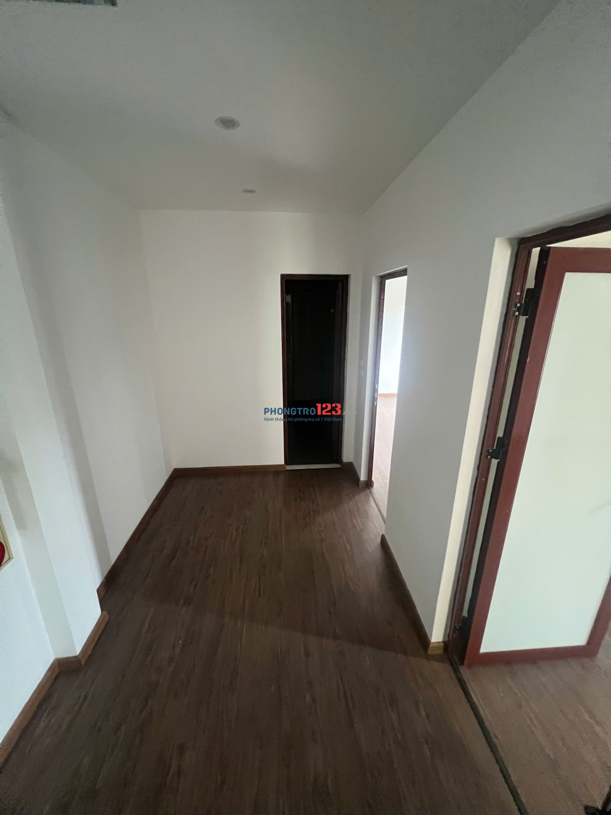 Cho thuê nhà mặt phố Nguyễn Đình Hoàn - Mặt phố kinh doanh - 5.5 tầng x 55m2