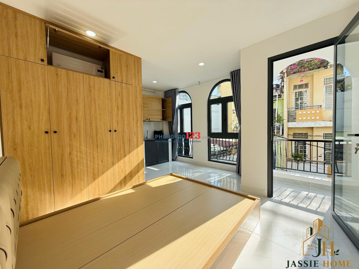 Cho thuê căn hộ studio 2 cửa sổ lớn, gần Đại học Văn Lang - Đường Đặng Thùy Trâm, Bình Thạnh