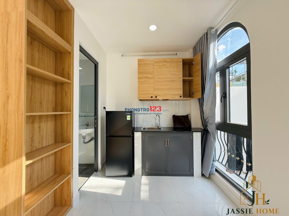 Cho thuê căn hộ studio 2 cửa sổ lớn, gần Đại học Văn Lang - Đường Đặng Thùy Trâm, Bình Thạnh
