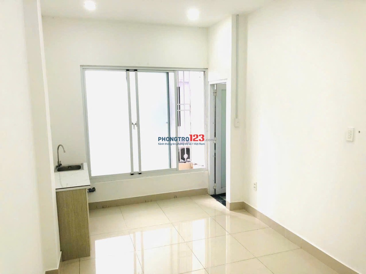 PHÒNG TRỌ QUẬN 11 - GIÁP QUẬN 10 - BAN CÔNG - THANG MÁY