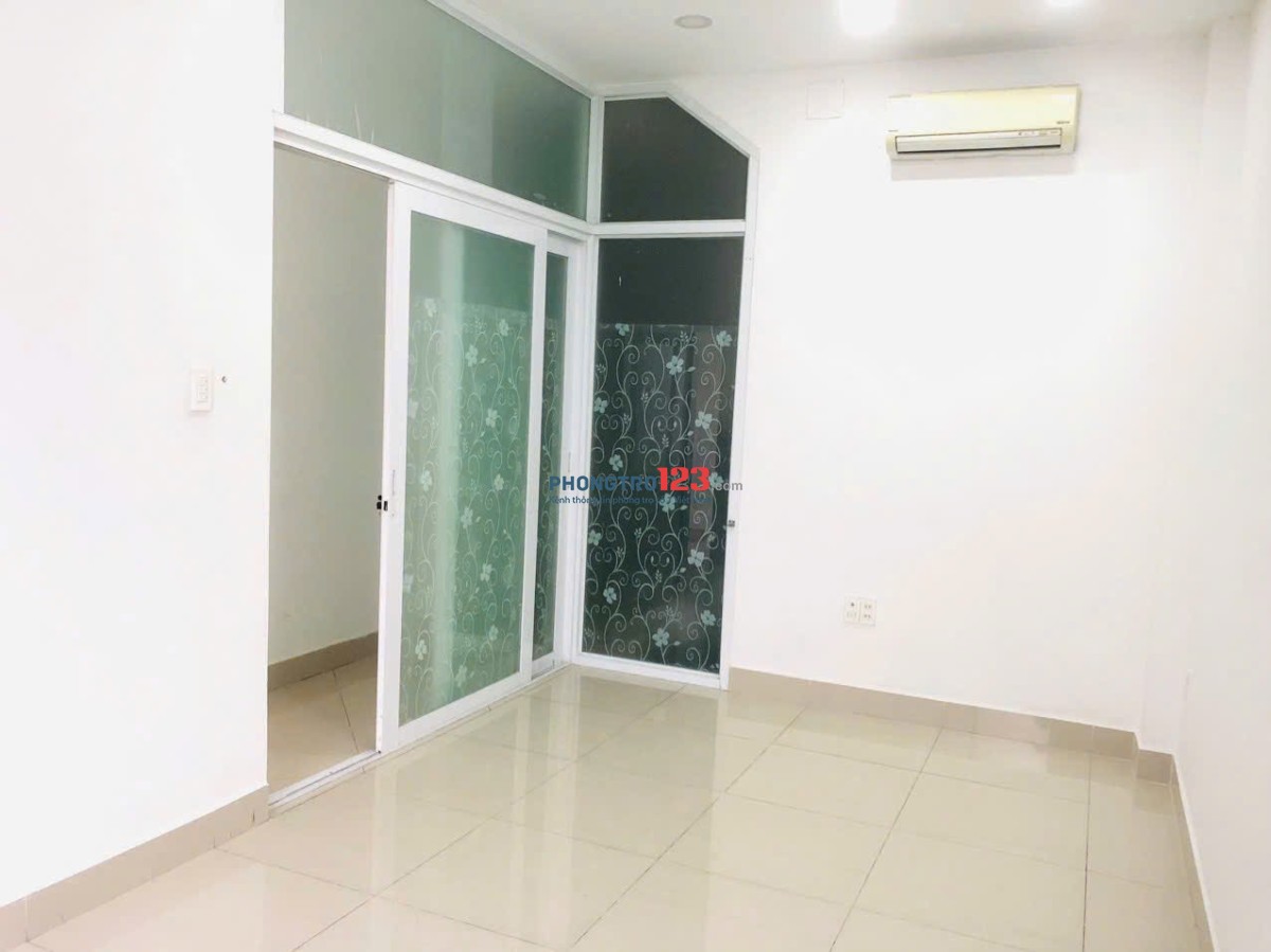 PHÒNG TRỌ QUẬN 11 - GIÁP QUẬN 10 - BAN CÔNG - THANG MÁY