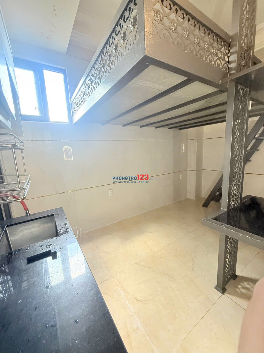 chốt nhanh 3tr5 phòng có thang máy ngay Vòng Xoay Phú Lâm 10p lên trung tâm