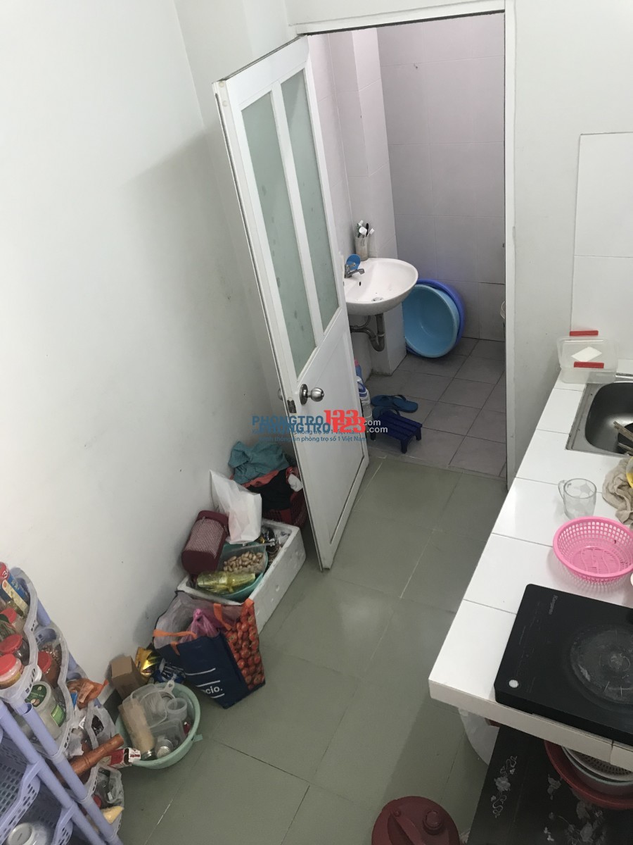 Cần tìm 1 bạn nữ NVVP ở ghép để share tiền phòng ở đường Thích Quảng Đức, Phú Nhuận, ưu tiên ít đồ
