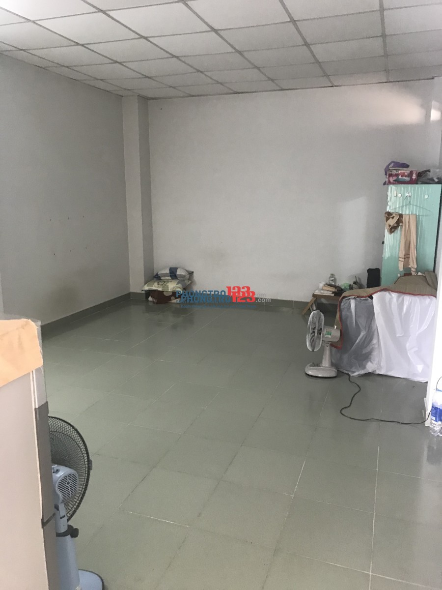 Cần tìm 1 bạn nữ NVVP ở ghép để share tiền phòng ở đường Thích Quảng Đức, Phú Nhuận, ưu tiên ít đồ