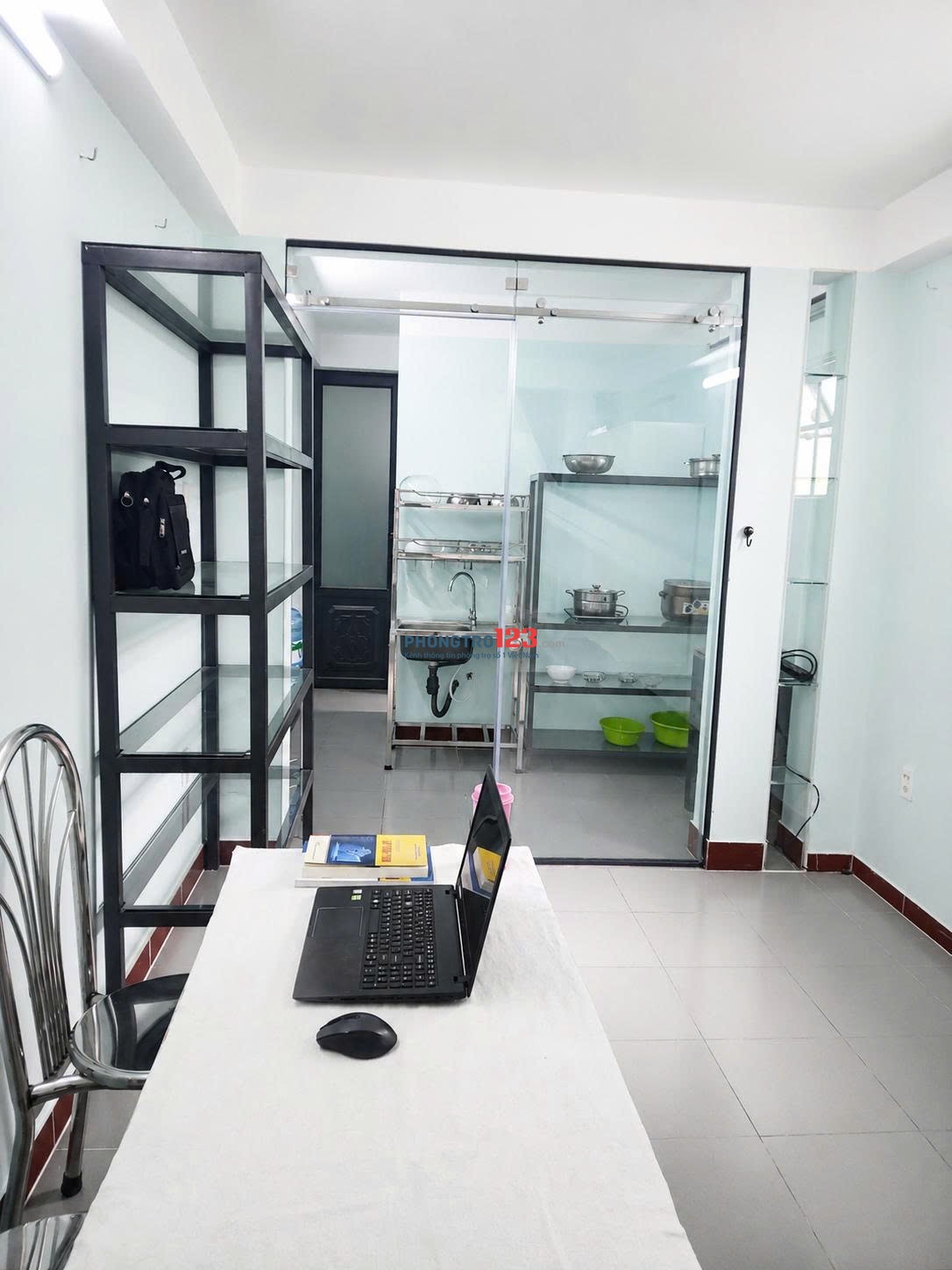 CHO 01 NỮ THUÊ PHÒNG 30M2, XVNT GIÁP QUẬN 1