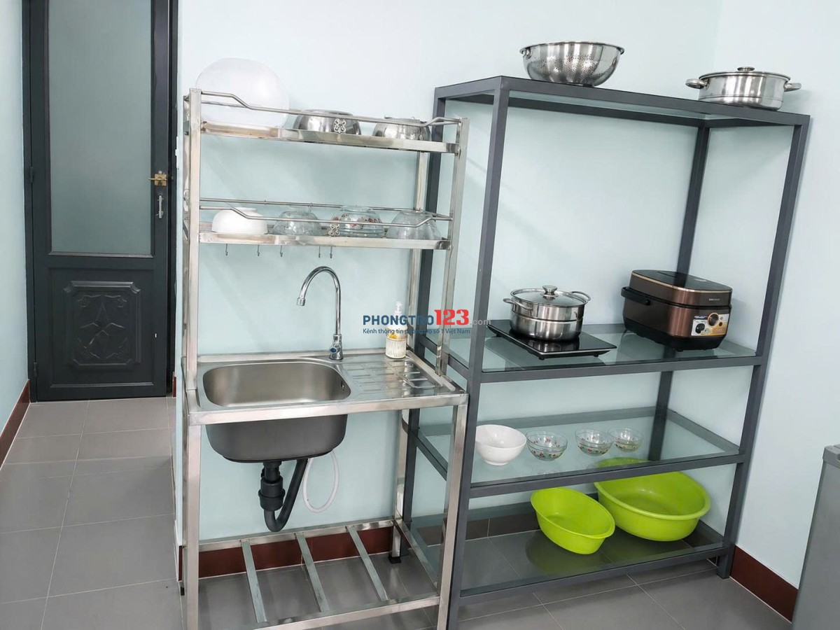 CHO 01 NỮ THUÊ PHÒNG 30M2, XVNT GIÁP QUẬN 1