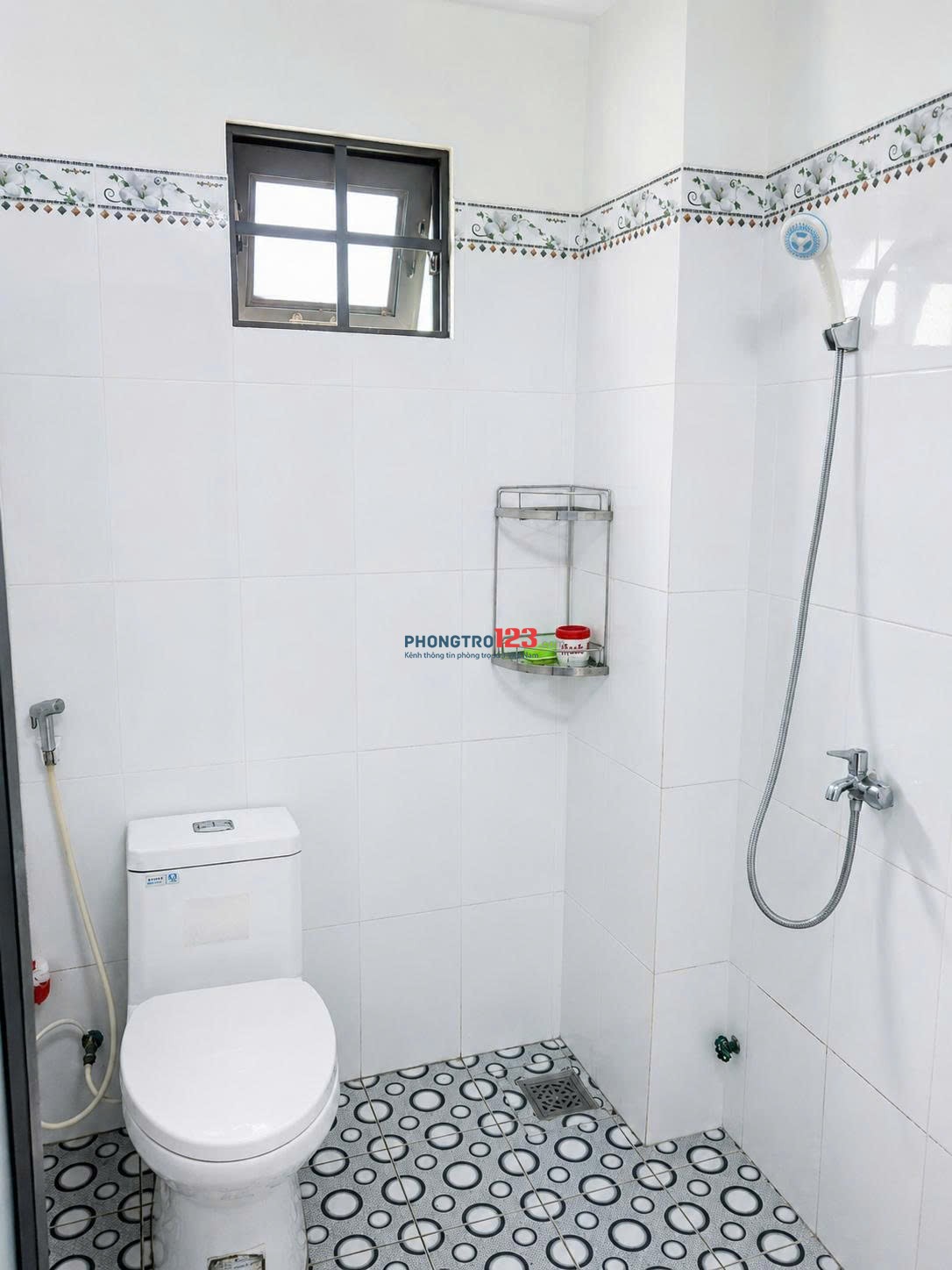 CHO 01 NỮ THUÊ PHÒNG 30M2, XVNT GIÁP QUẬN 1