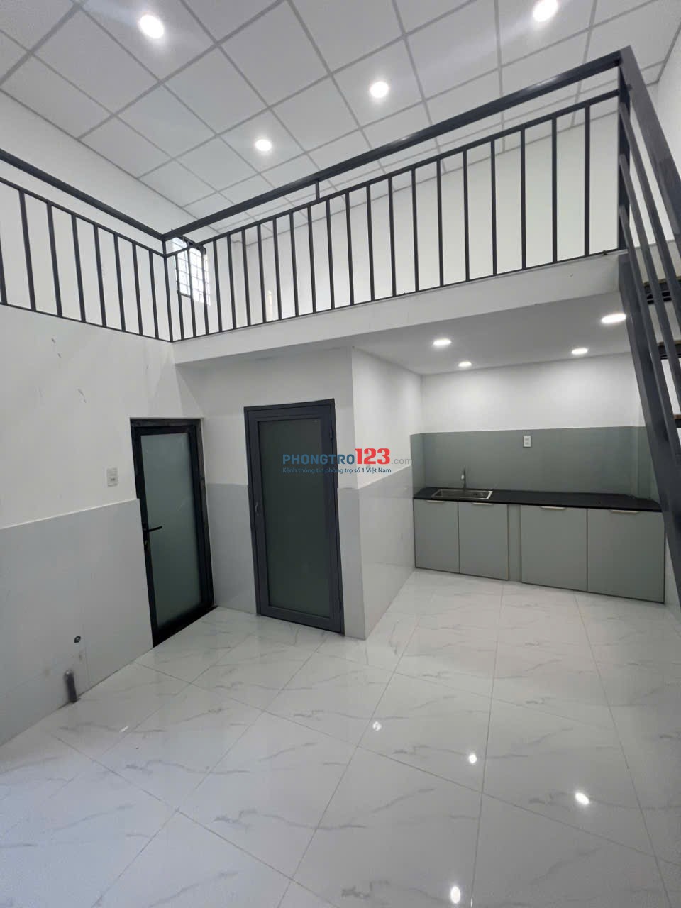  CHO THUÊ PHÒNG SÁT SUỐI TIÊN, KHU CNC - PHÙ HỢP GIA ĐÌNH, CÓ GÁC VÀ MÁY LẠNH
