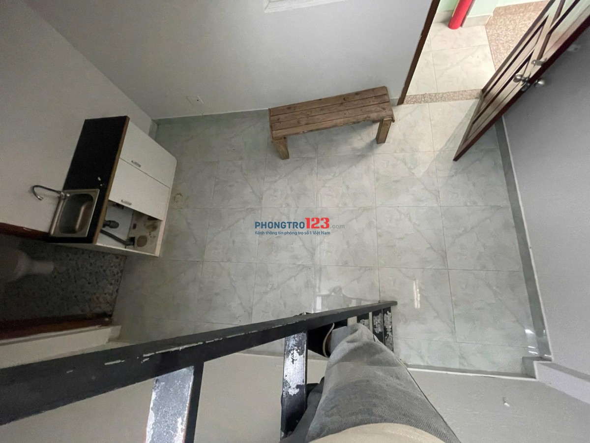 Điện: 3,500/kWh
Nước: 100,000/ng
Xe: 0/xe
Quản lý: 100,000/ph
Wifi: Miễn phí
M.giặt: 0/ng
Thẻ: 0/ng