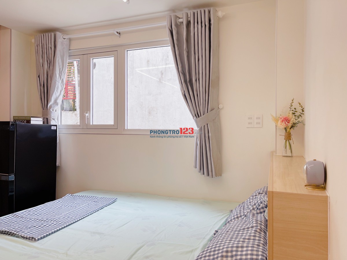 Căn Hộ Full Nội Thất Gần Đại Học Kinh Tế TP.HCM & Đại Học Sư Phạm Cửa Sổ Trời Gần Trung Tâm Quận 1
