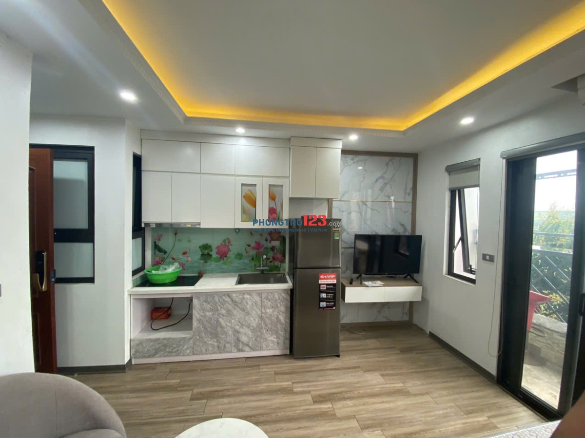 Cho thuê Căn hộ CCMN Studio tại ngõ 193 Trích Sài. Ban công thoáng View Hồ Tây. Chỉ 6.5tr