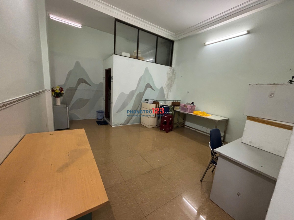 Cho thuê văn phòng đại diện - Vị trí đẹp đường Ca Văn Thỉnh, gần Đồng Đen, Tân Bình