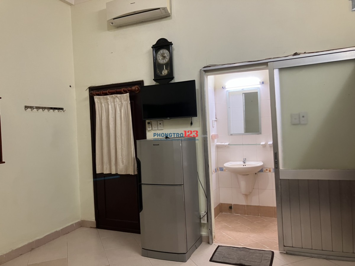 Cho thuê phòng trọ đầy đủ tiện nghi, máy lạnh, tắm nước nóng, giặt máy Quận 7