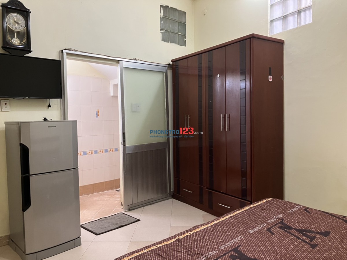 Cho thuê phòng trọ đầy đủ tiện nghi, máy lạnh, tắm nước nóng, giặt máy Quận 7