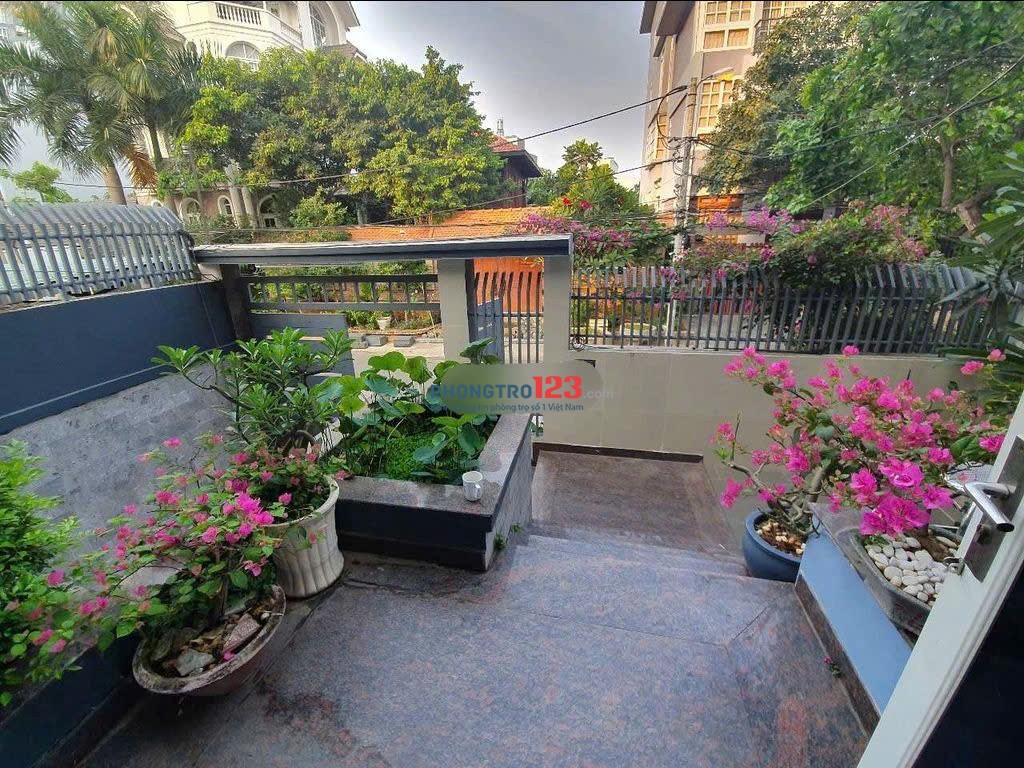 15tr mặt bằng mặt tiền 250m2 trong villa đg Nguyễn Hữu Thọ Q7