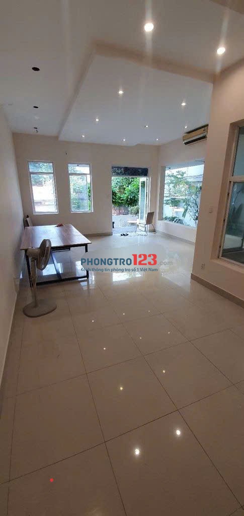 15tr mặt bằng mặt tiền 250m2 trong villa đg Nguyễn Hữu Thọ Q7