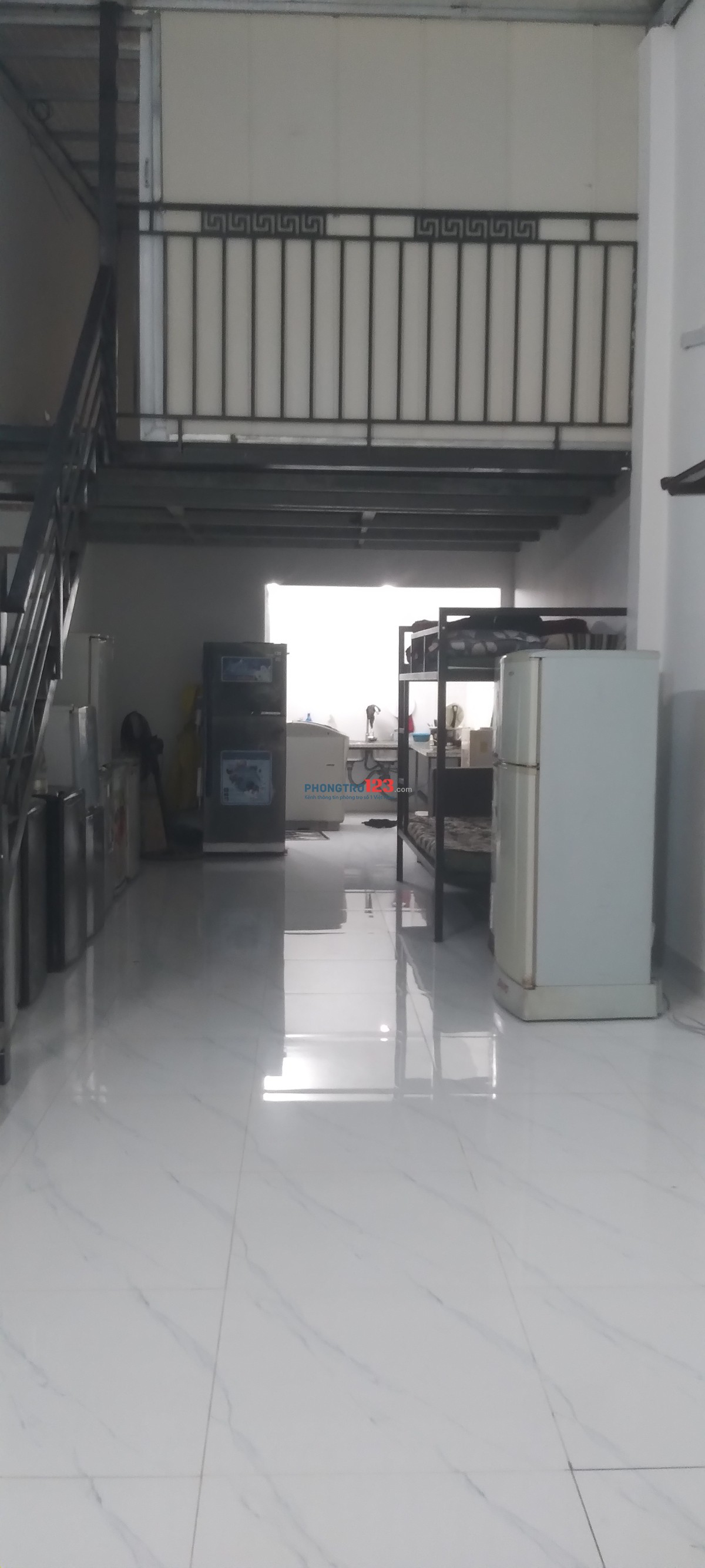 Cần 1 hoặc 2 b ở ghép cùng mih. Diện tích60m2. Điều hòa nóng lạnh có đủ. 1tr/1 tháng. 0965408151.