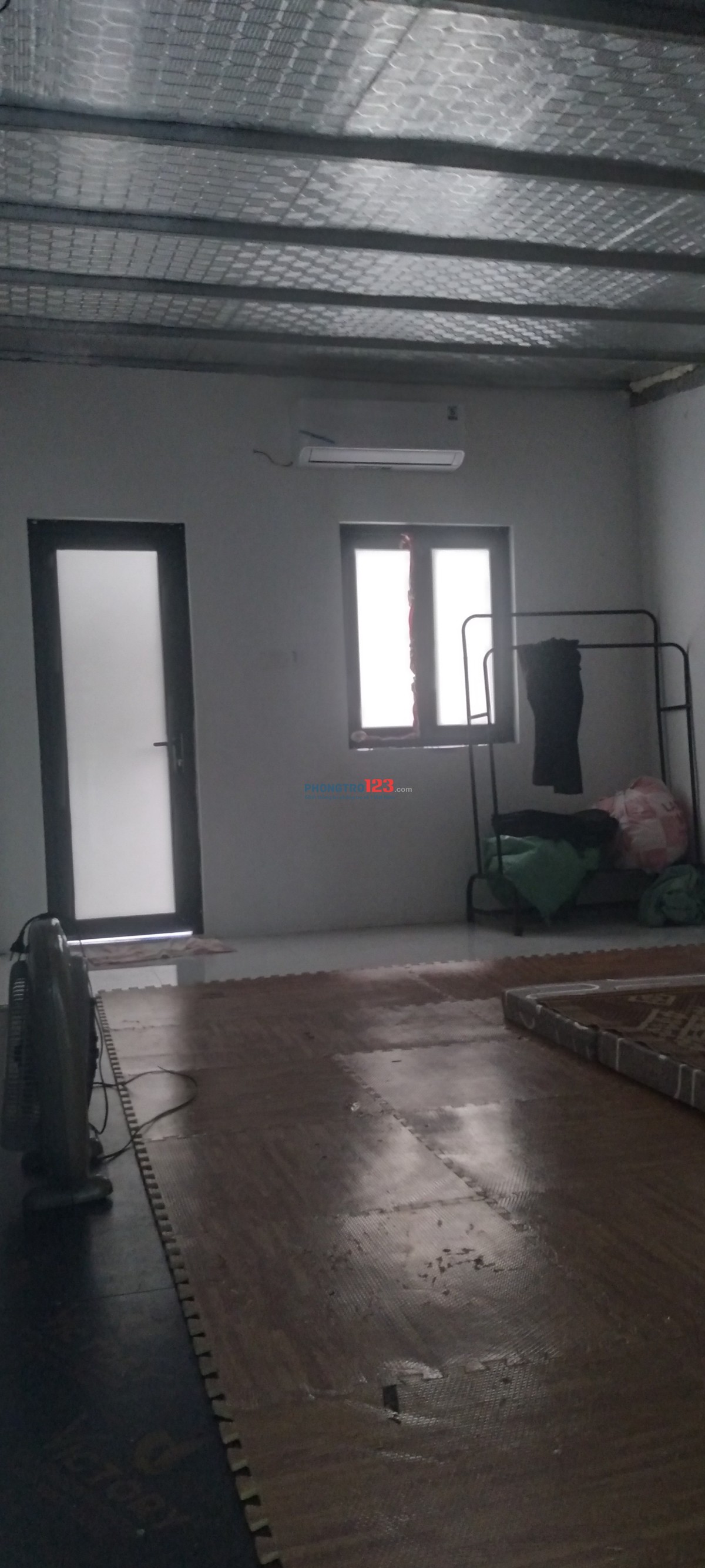 Cần 1 hoặc 2 b ở ghép cùng mih. Diện tích60m2. Điều hòa nóng lạnh có đủ. 1tr/1 tháng. 0965408151.