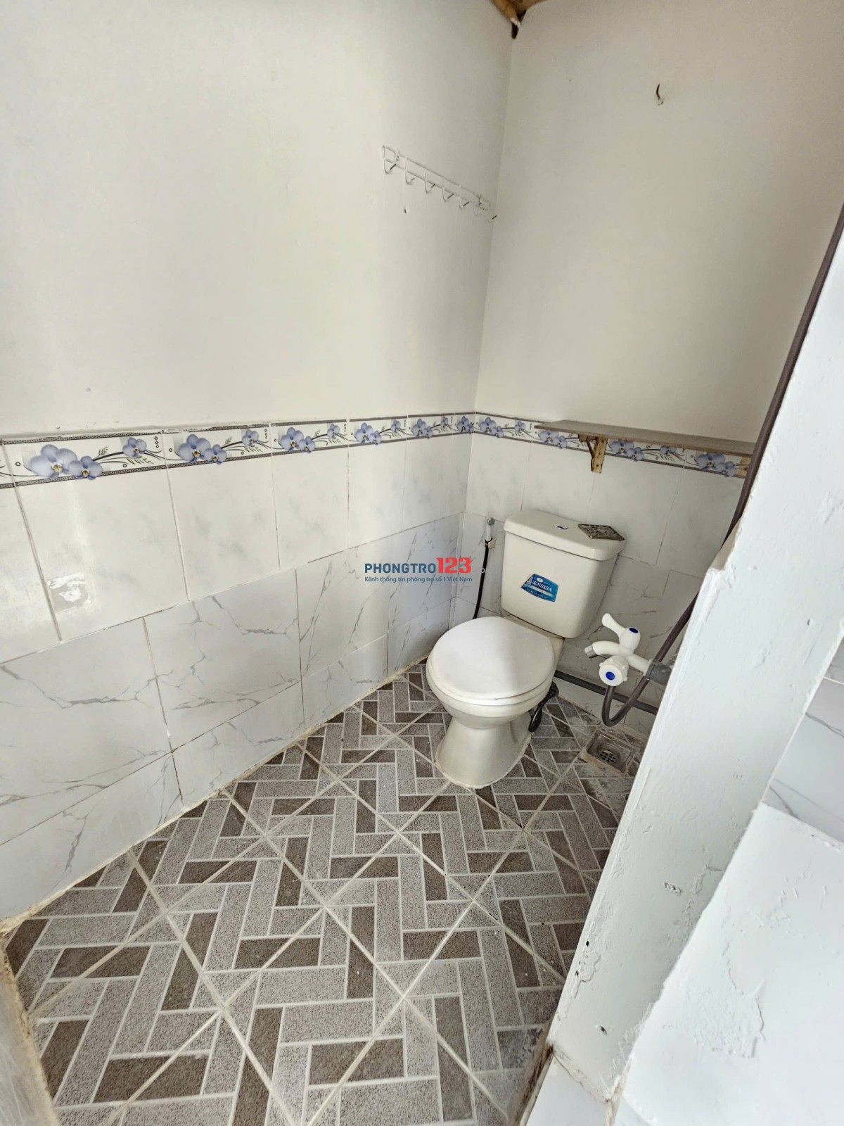 PHÒNG BAN CÔNG TẦNG 1, GIÓ TRỜI THOÁNG MÁT, RỘNG RÃI, GIỜ GIẤC TỰ DO, BẢO VỆ 24/24