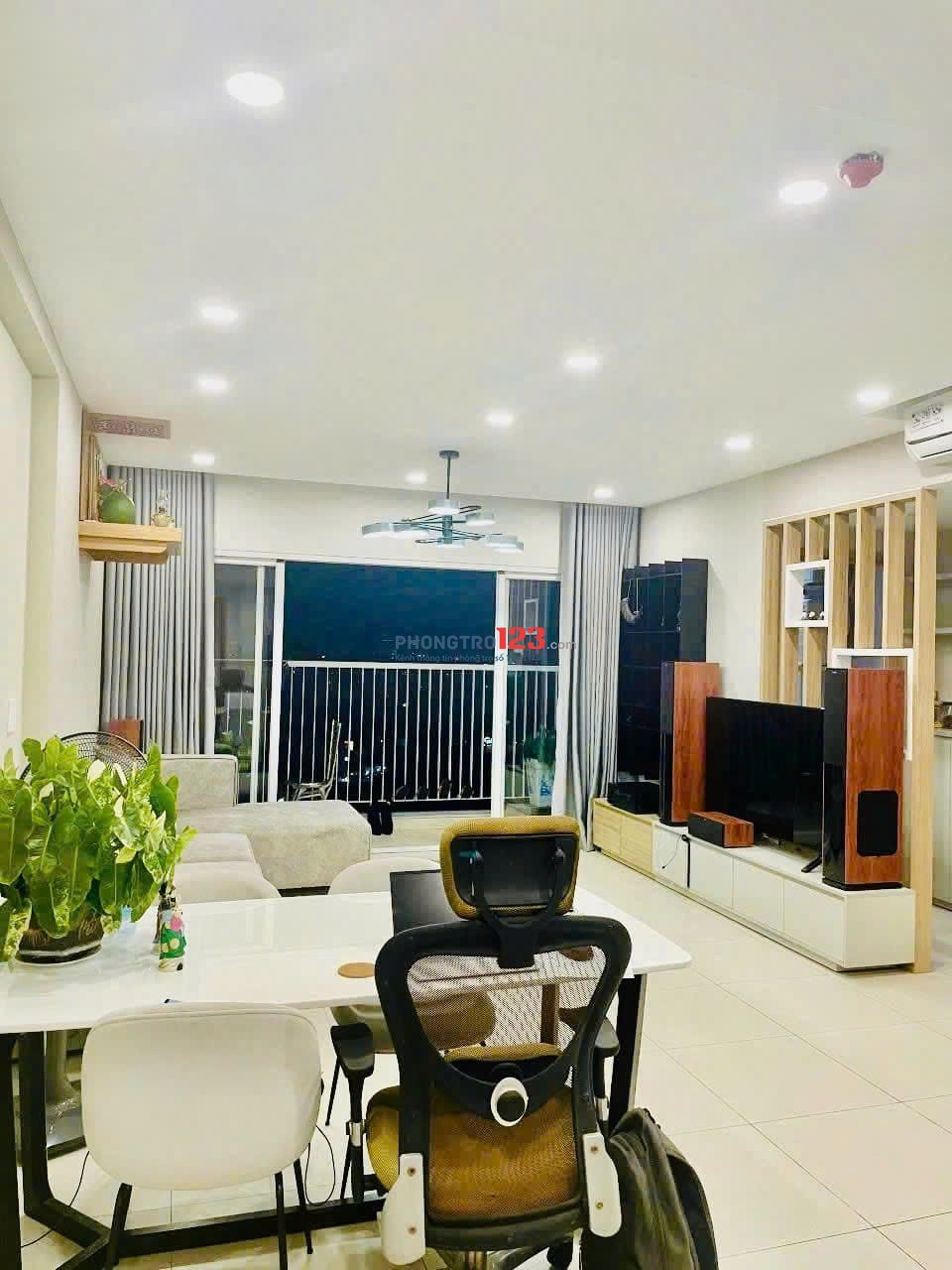 The Botanica- căn 2p ngủ, ban công,nội thất, rộng 78m2 giá 17tr/th