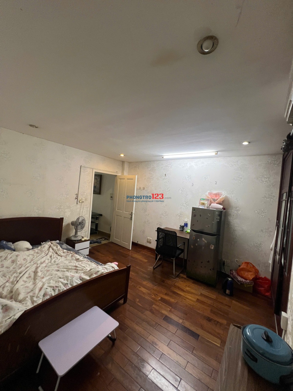 Phòng cho thuê 25m2 trong khu biệt thự Hồng Long (ngay gần sân bay)