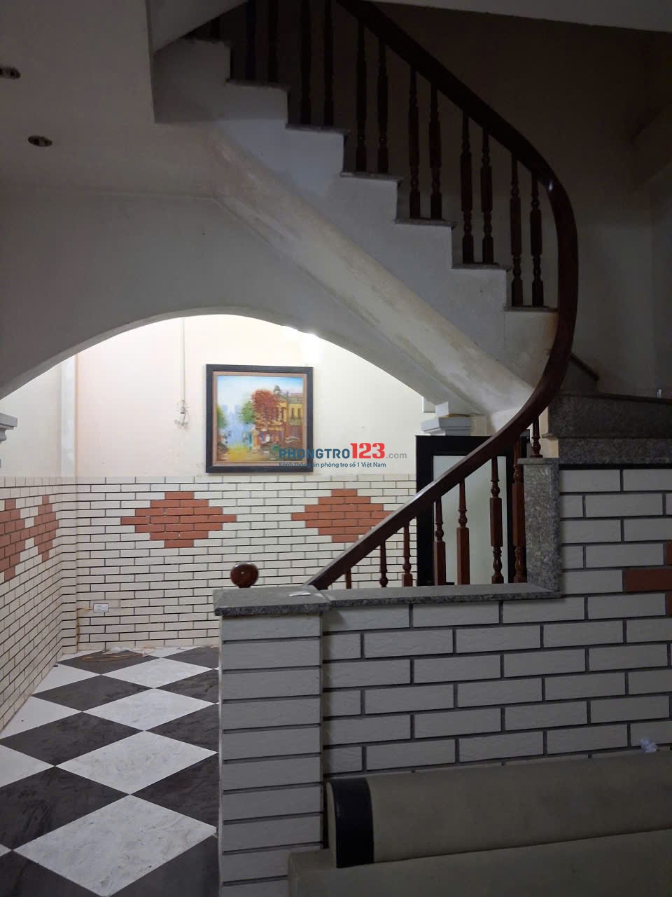 Cho thuê nhà 5 tầng - gần hồ Đền Lừ