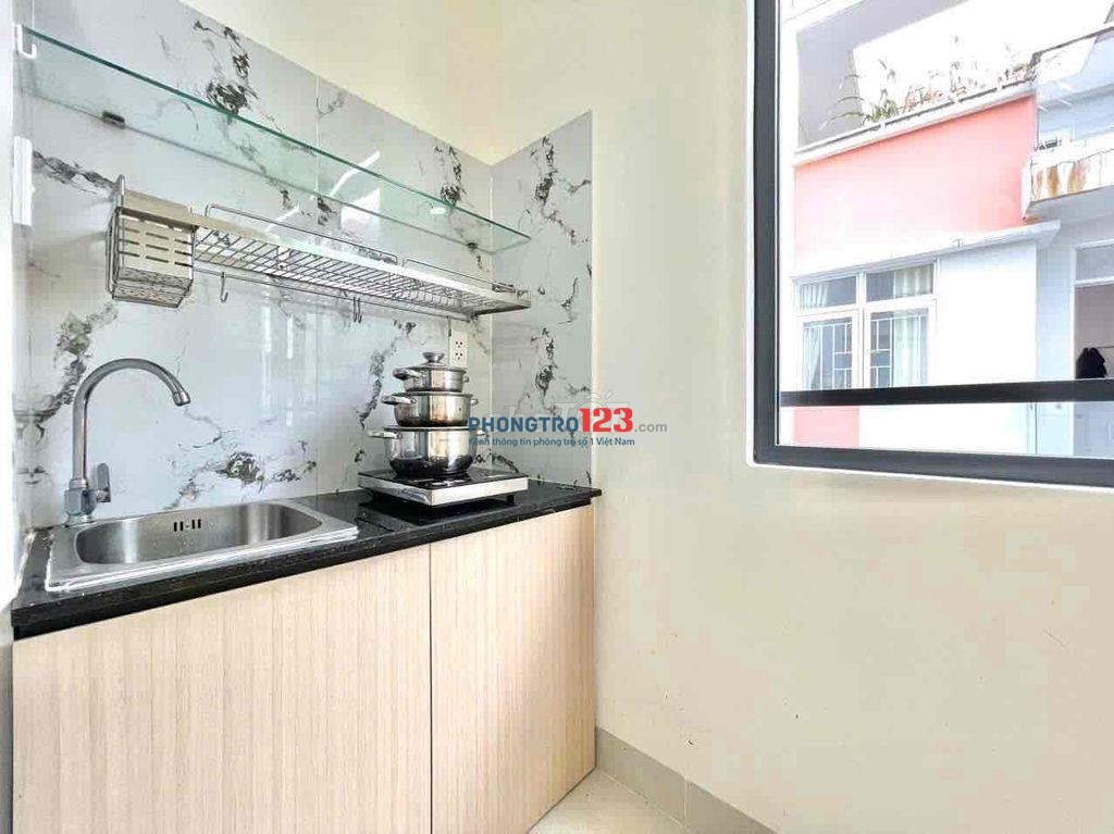 Phòng cửa sổ thoáng tòa nhà sạch đẹp - Bùi Đình Túy ngay Học Viện Cán Bộ