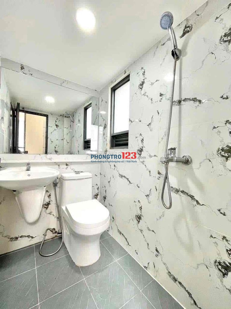 Phòng cửa sổ thoáng tòa nhà sạch đẹp - Bùi Đình Túy ngay Học Viện Cán Bộ