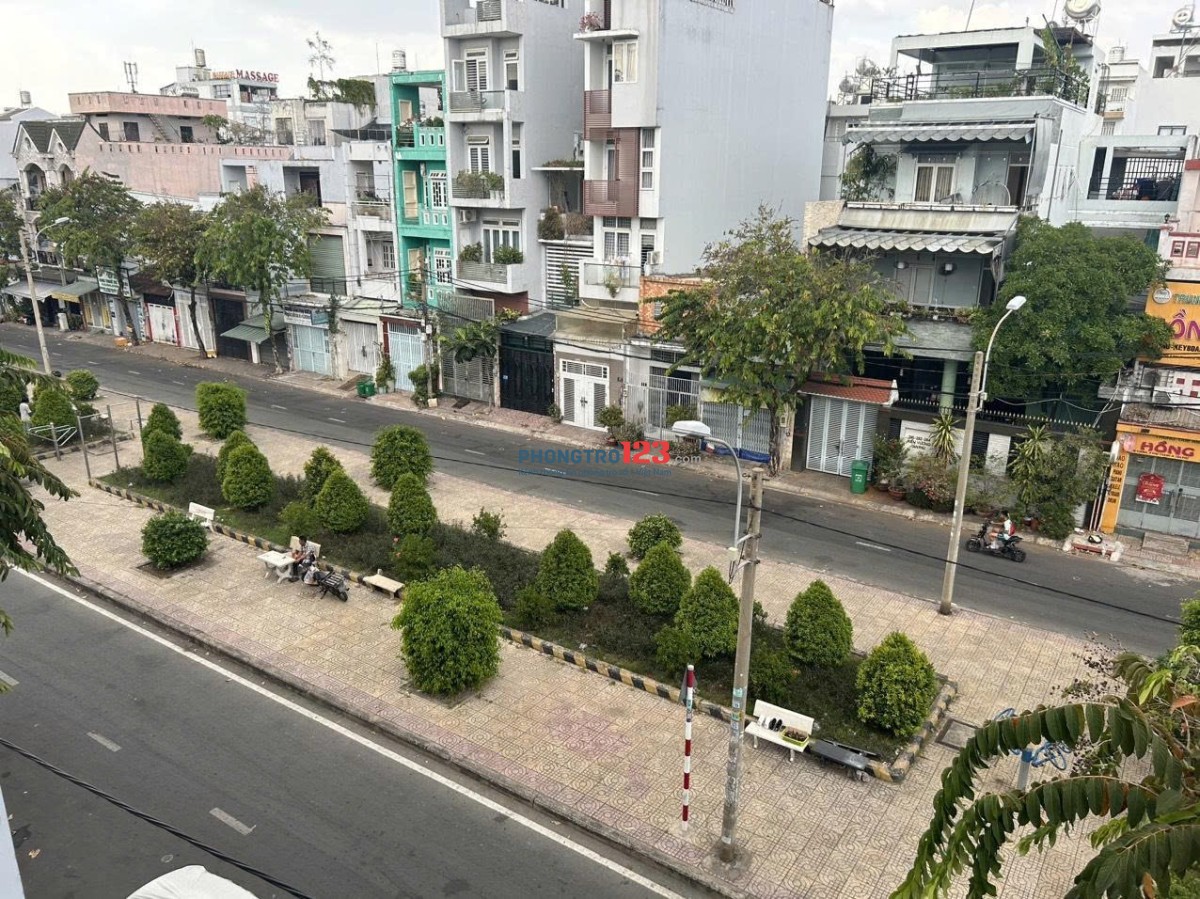 CHDV ban công FULL NT đường hiền vương tân phú 30m2 WC riêng
