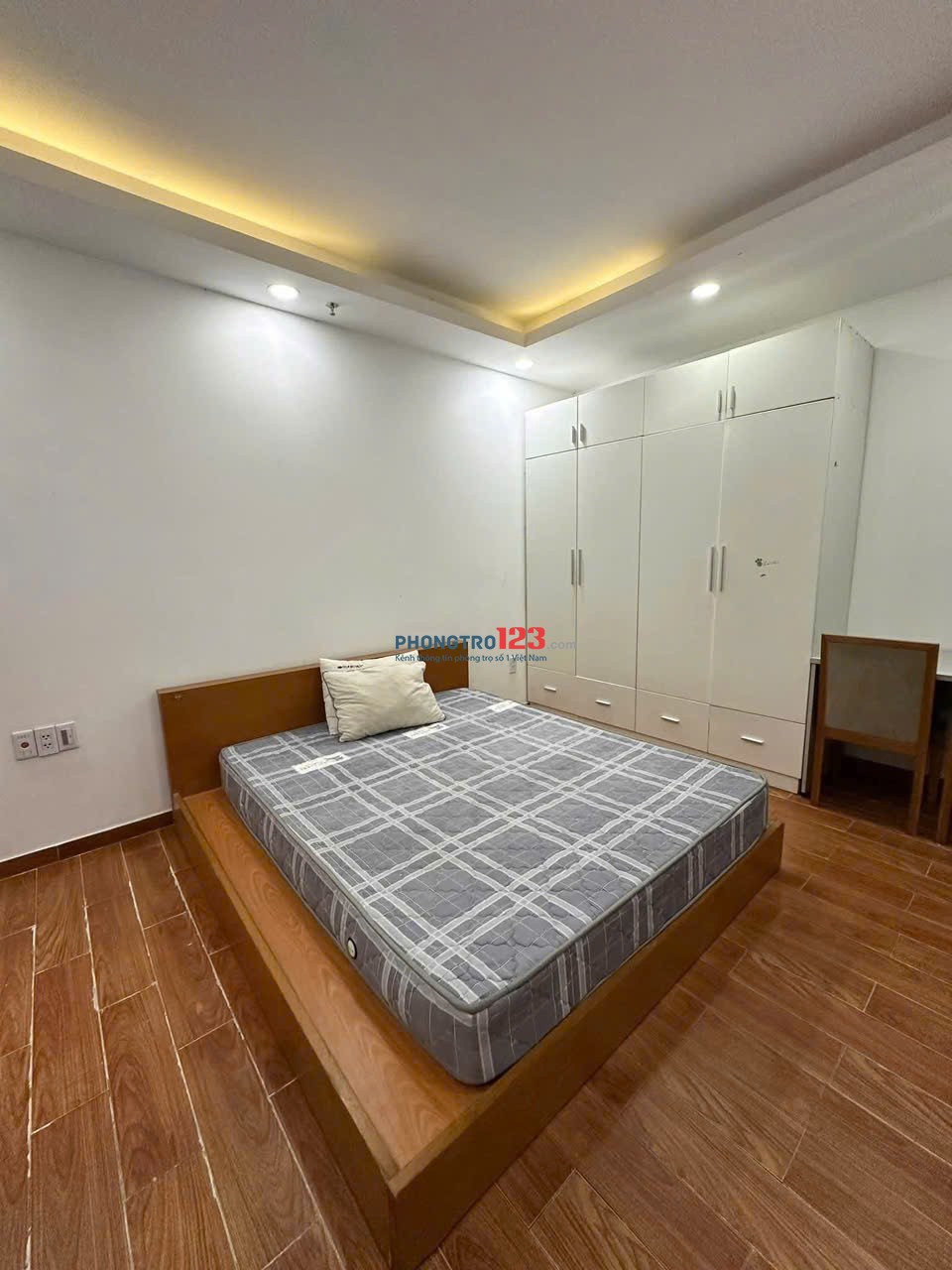 Chung cư Oriental Plaza full nội thất cao cấp giá 12,5 tr/th 2Pn, 2wc, Đ. Âu Cơ, tân phú