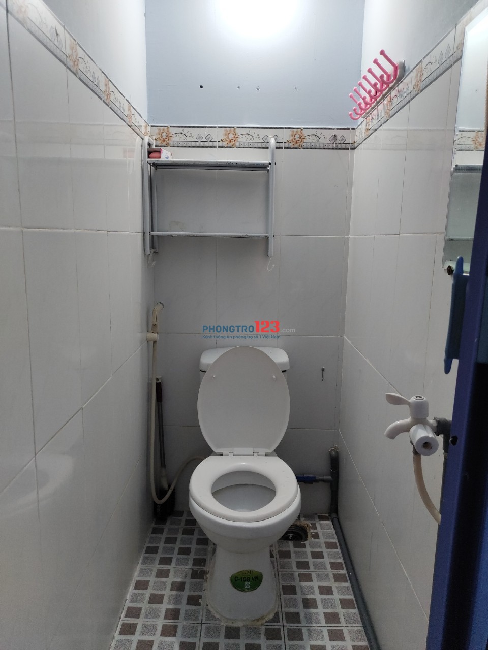 Trọ bancol sạch sẽ thoáng mát, view mặt tiền đường phố