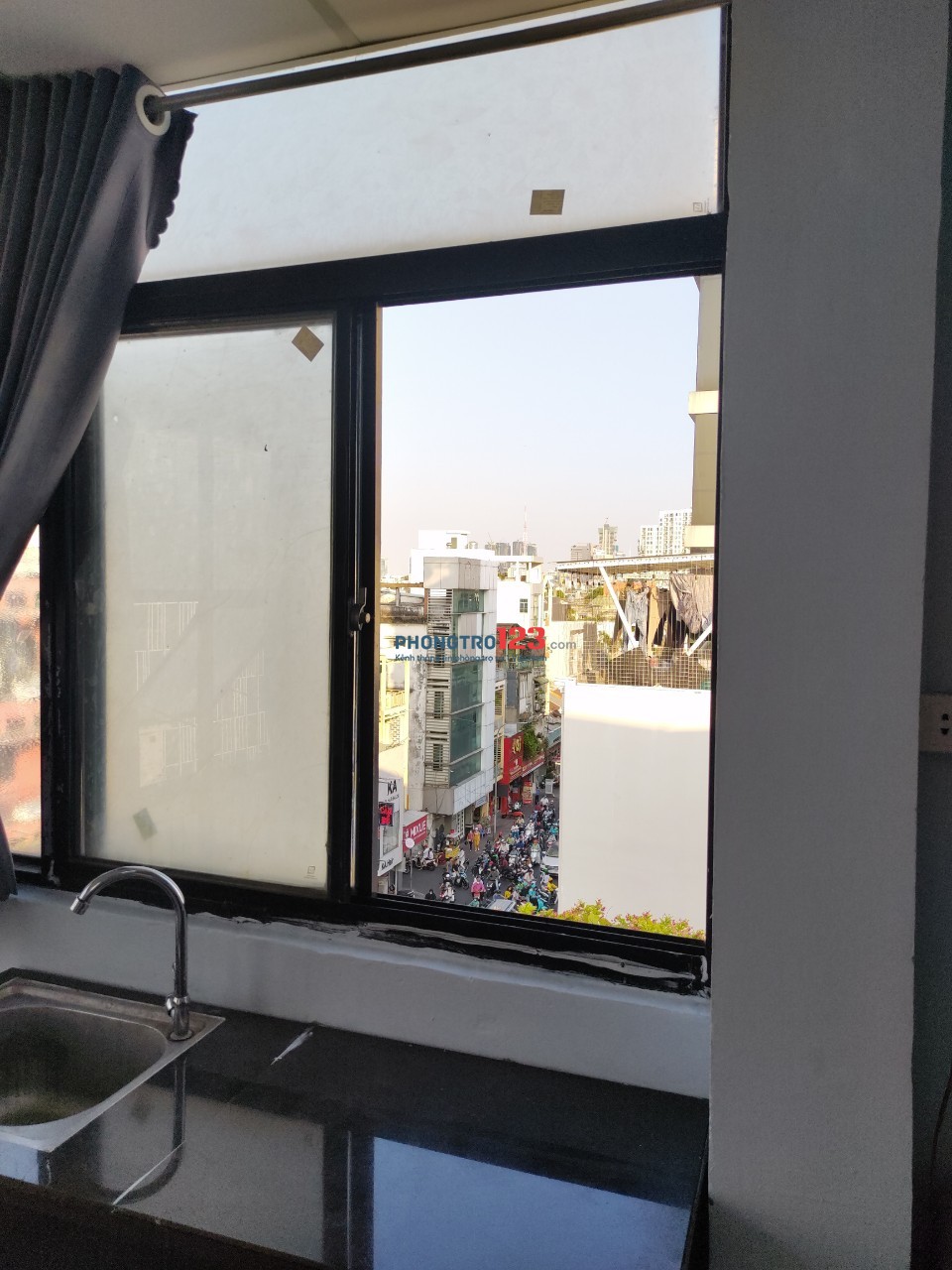Trọ bancol sạch sẽ thoáng mát, view mặt tiền đường phố