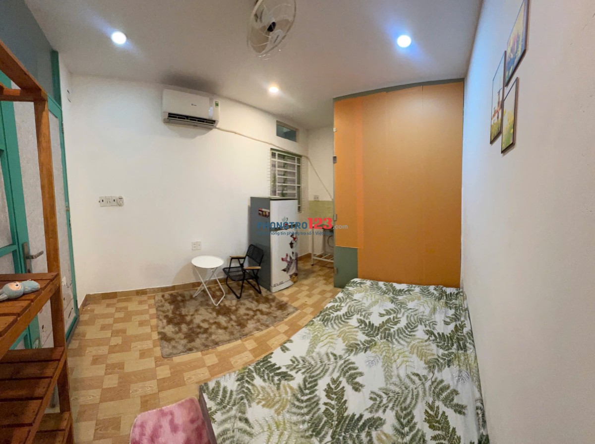 Phòng trọ Quận 10 full nội thất gần ĐH Kinh Tế, Huflit chỉ 3tr8