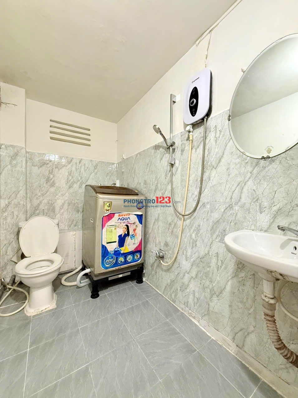 Căn Hộ Ban Công Gần Đại Học Khoa Học Xã Hội Nhân Văn Đại Học Kinh Tế TP.HCM Ngay Trung Tâm Quận 1