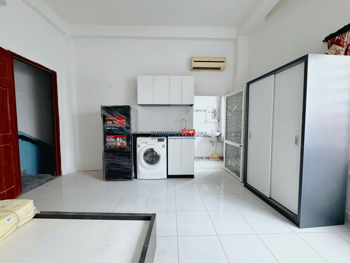Cho thuê căn hộ cửa sổ lớn, full NT, máy giặt riêng - Ngô Tất Tố gần Hutech, UEF, HIU, FTU, UTH