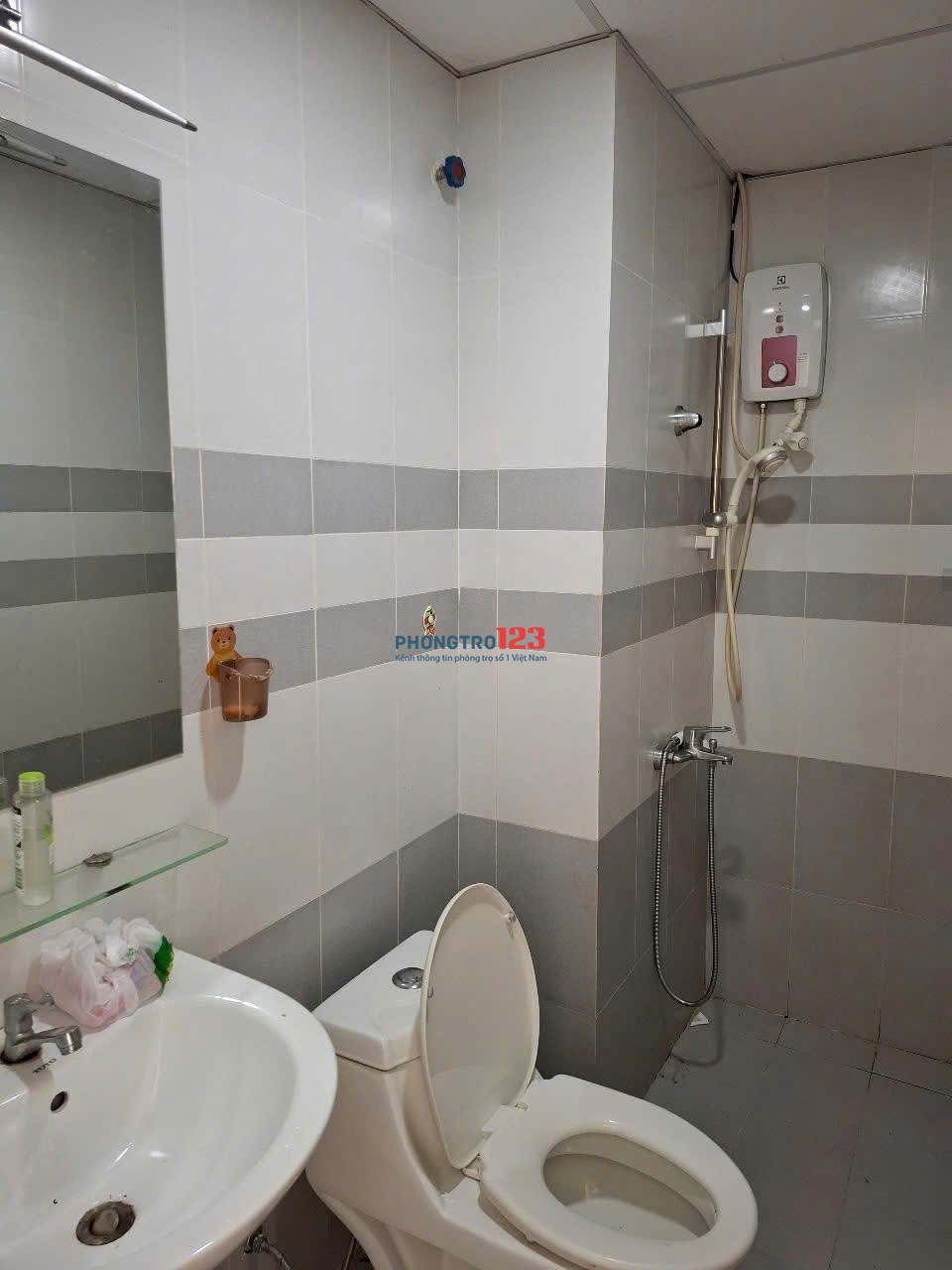CHung cư Tô Ký Tower, Quận 12: 3p ngủ, máy lạnh, 8tr/tháng