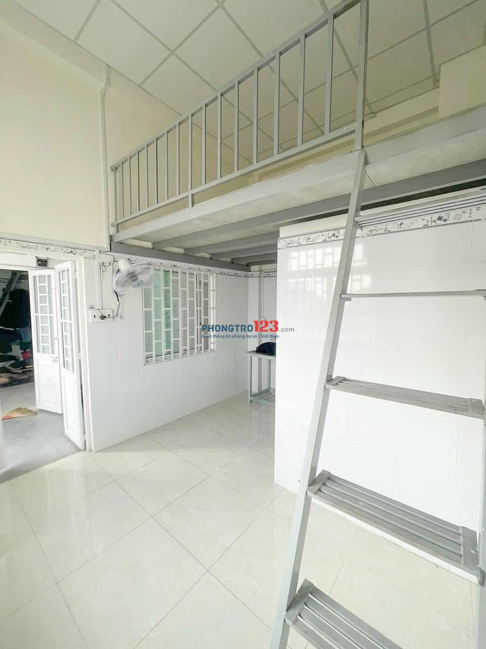 Phòng gác lửng ngay phía sau Công Viên Phần Mềm Quang Trung, đi bộ được qua FPT, gần VOV, Viễn Đông