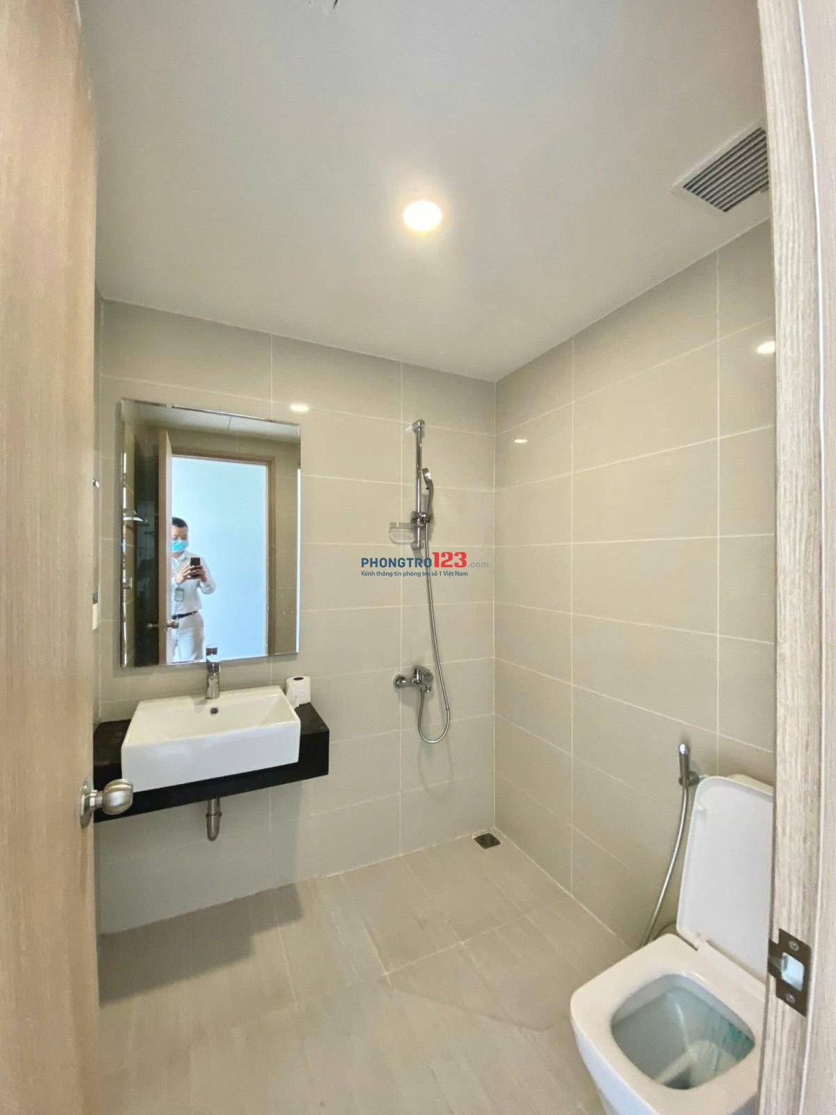 Giá thuê 8,5tr/tháng, căn 1p ngủ, nội thất, Chung cư Carillon 3