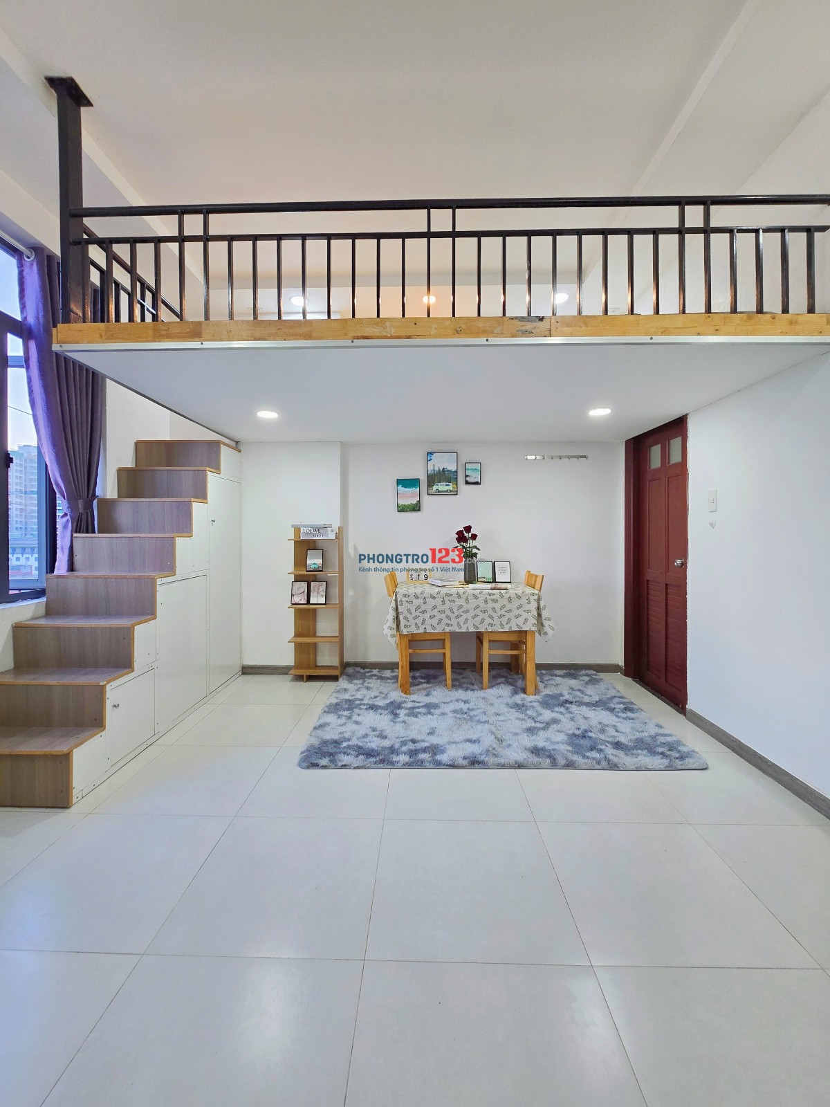 Cho thuê căn duplex siêu rộng cửa sổ trời ngay Đại Học Văn Hiến