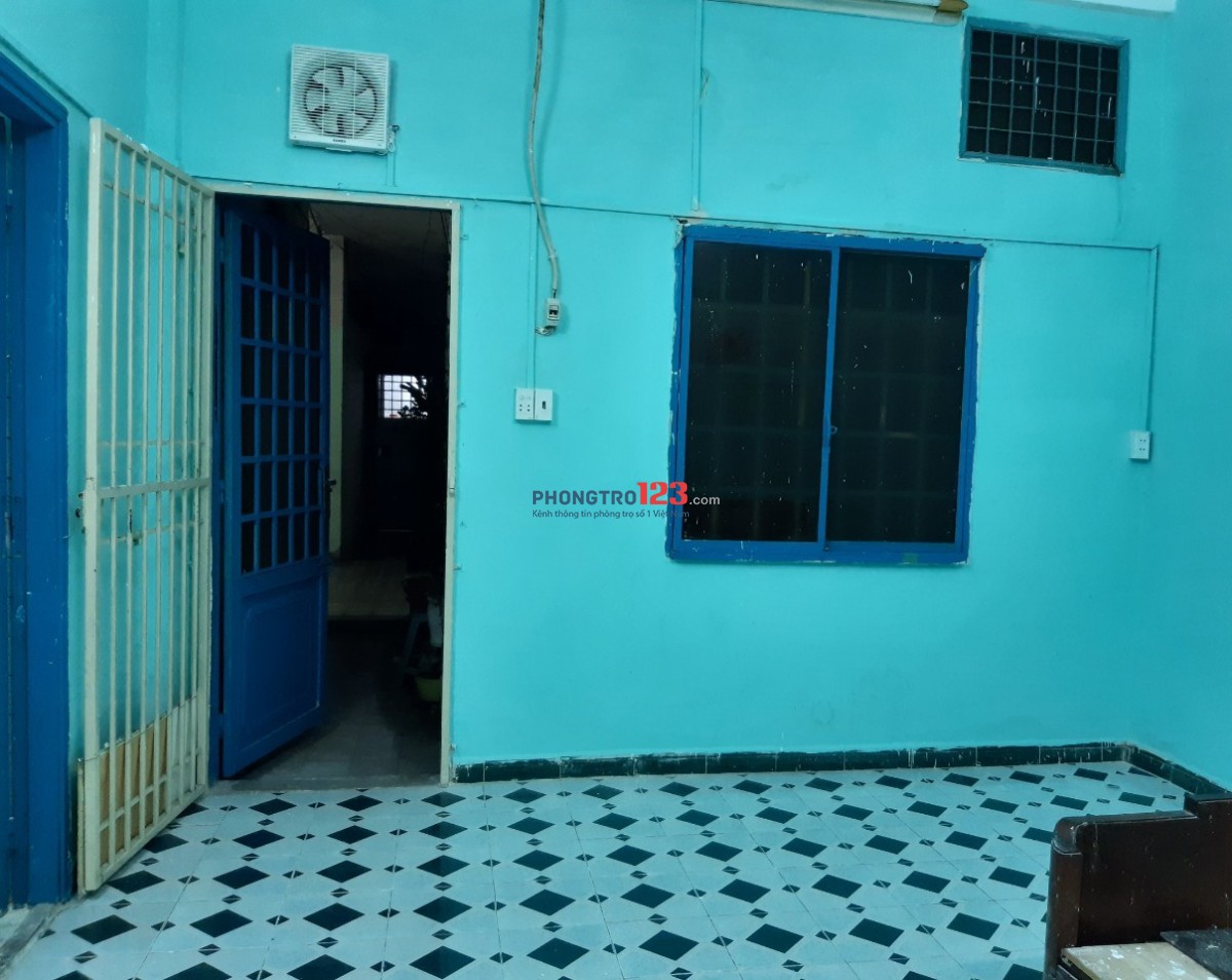 Cho thuê căn hộ mini khép kín giá rẻ, mặt tiền CMT8, Phường Hòa Hưng, TP. HCM