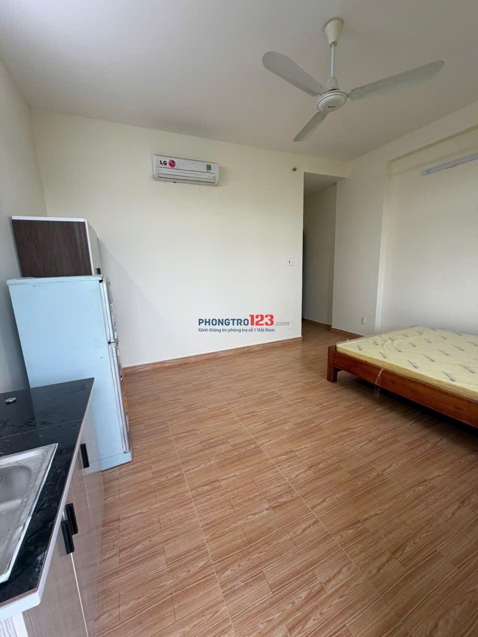 Cho thuê CHDV có ban công full NT mới ưu tiên sinh viên , sau lưng ĐH Văn Hiến Nguyễn Văn Linh
