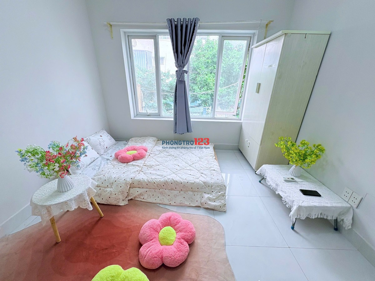 Phòng cửa sổ to siêu thoáng full nội thất ngay ngã tư Hàng Xanh gần Đại Học GTVT, FTU, Hutech