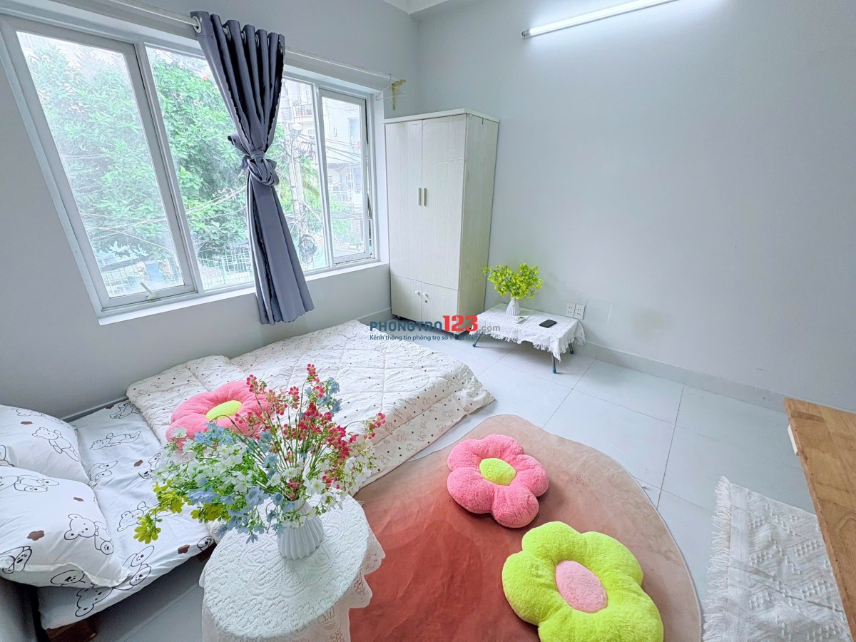 Phòng cửa sổ to siêu thoáng full nội thất ngay ngã tư Hàng Xanh gần Đại Học GTVT, FTU, Hutech