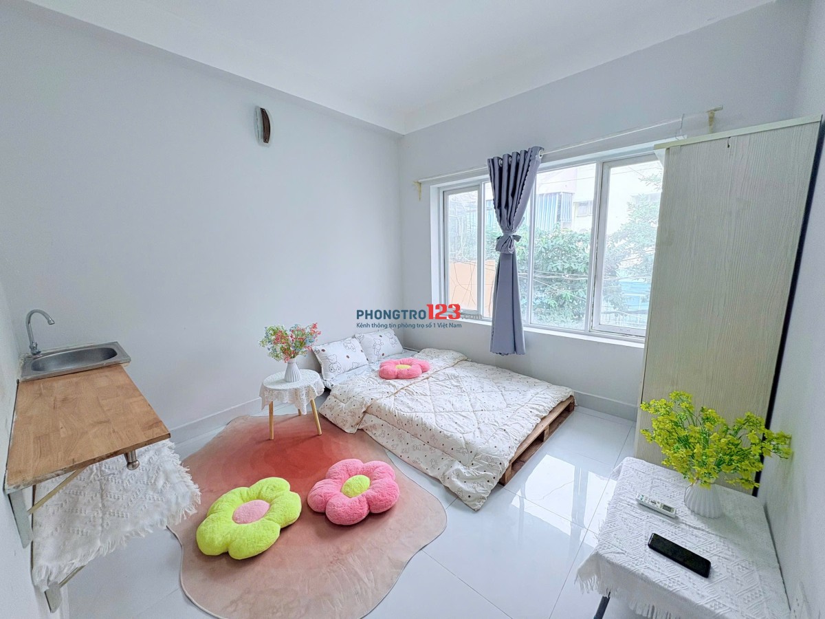 Phòng cửa sổ to siêu thoáng full nội thất ngay ngã tư Hàng Xanh gần Đại Học GTVT, FTU, Hutech