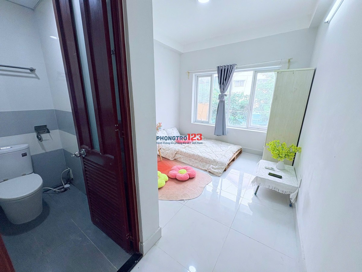 Phòng cửa sổ to siêu thoáng full nội thất ngay ngã tư Hàng Xanh gần Đại Học GTVT, FTU, Hutech