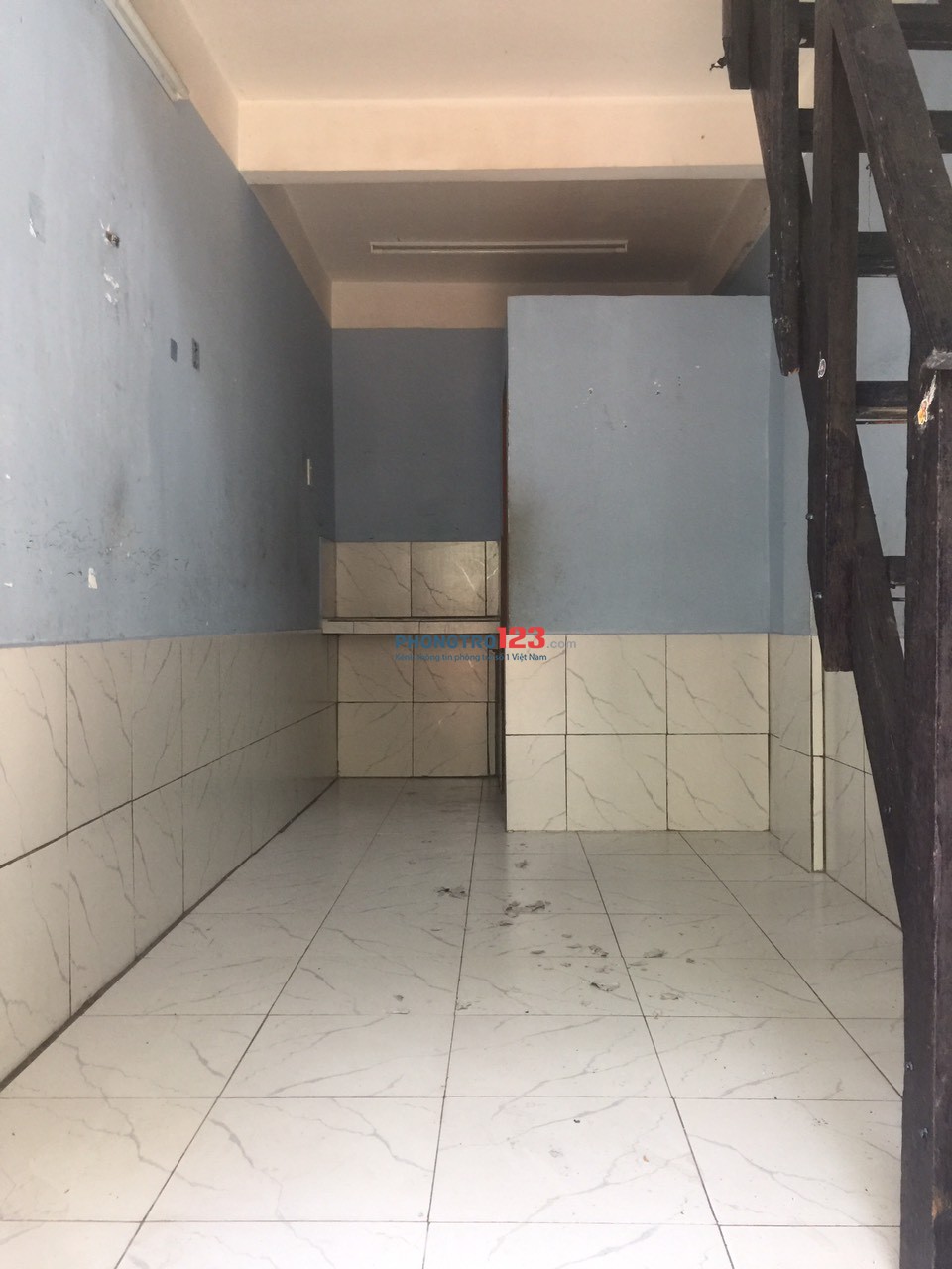 Phòng trọ 3x6, có gác lửng, mặt tiền hẻm thông 6m, có thể buôn bán nhỏ.