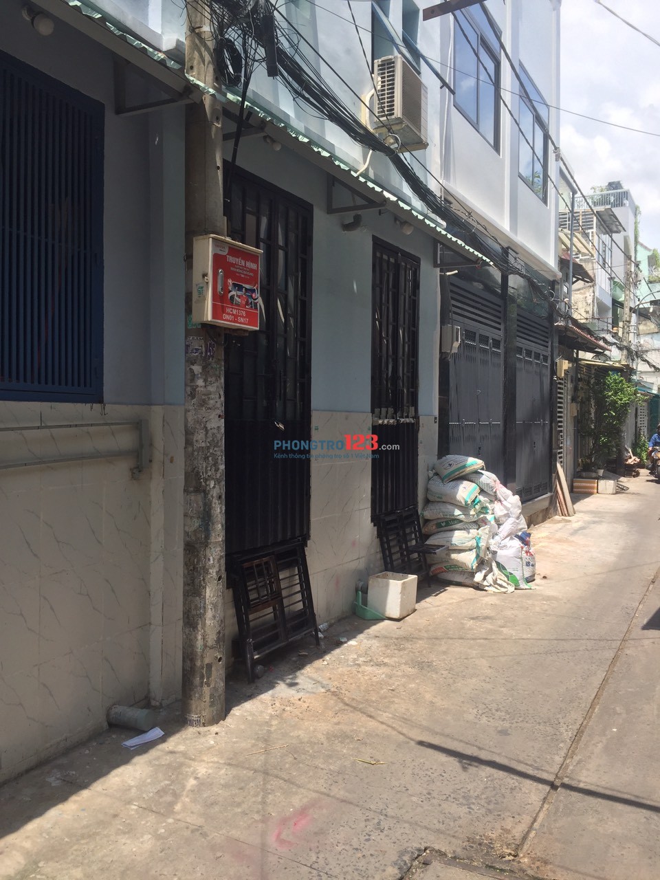 Phòng trọ 3x6, có gác lửng, mặt tiền hẻm thông 6m, có thể buôn bán nhỏ.