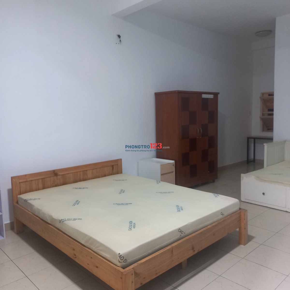 Cho thuê phòng đôi 2 giường, P.vệ sinh bên trong. Có bạn công. Bếp, giặt Phòng kế bên.