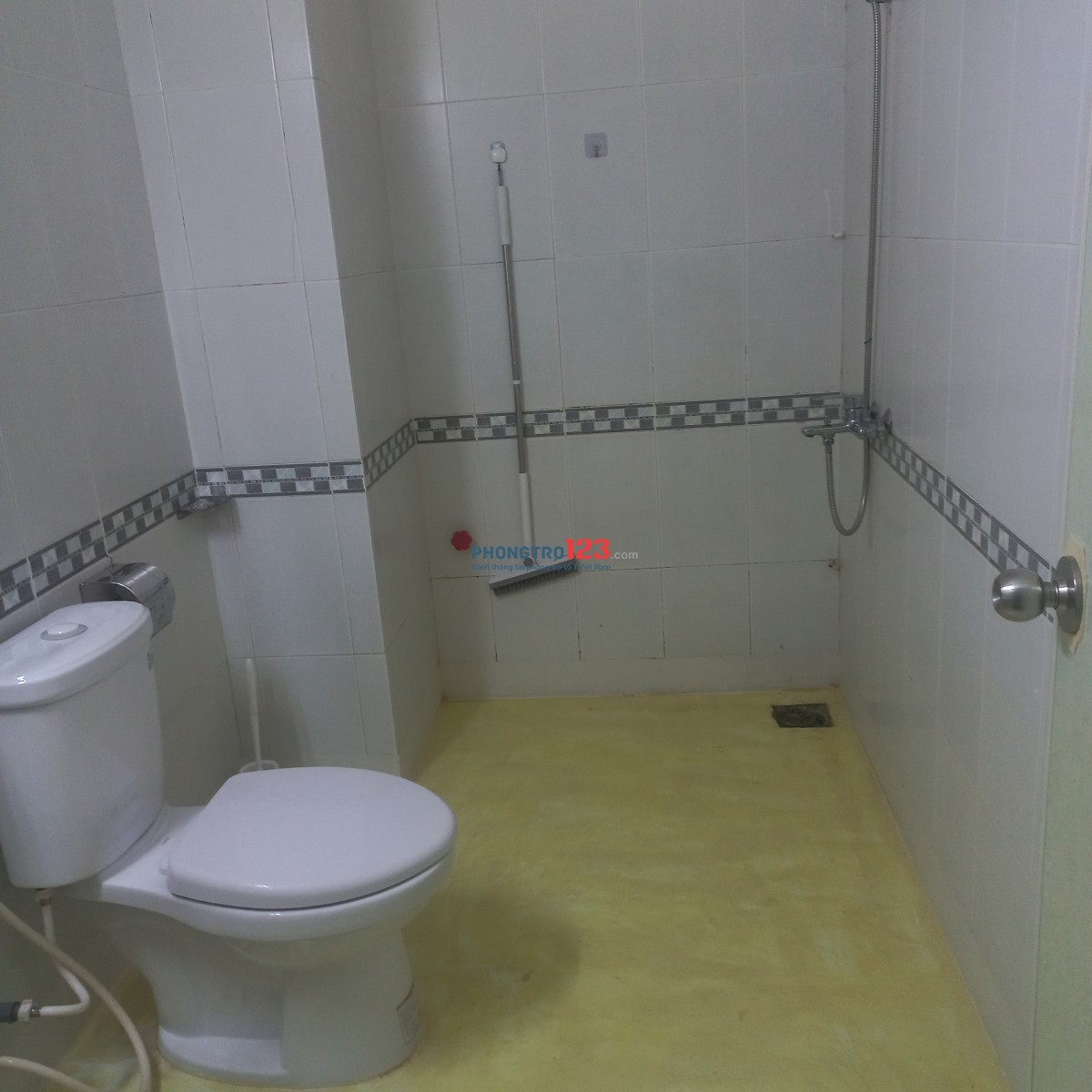Cho thuê phòng đôi 2 giường, P.vệ sinh bên trong. Có bạn công. Bếp, giặt Phòng kế bên.